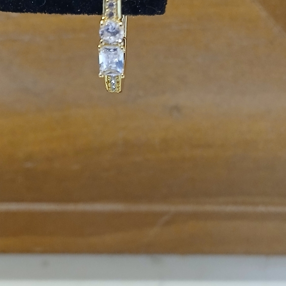 💥 Beautiful Small CZ Carabiner Hoops 💥14K Gold over Brass💥 - Picture 7 of 13